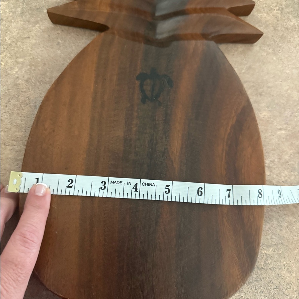 Wooden Pineapple-Shaped Cutting Board - Picture 4 of 4